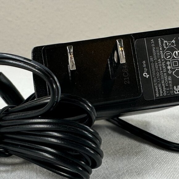 TP-Link TL-SG108 8-Port Gigabit Plug & Play Desktop Switch 10/100/1000Mbp Switch - Picture 13 of 16